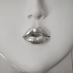 Fashion Faces Large Kiss Wall Art - Silver -Furniture & Decoration Shop Fashion Faces Large Kiss Silver.03