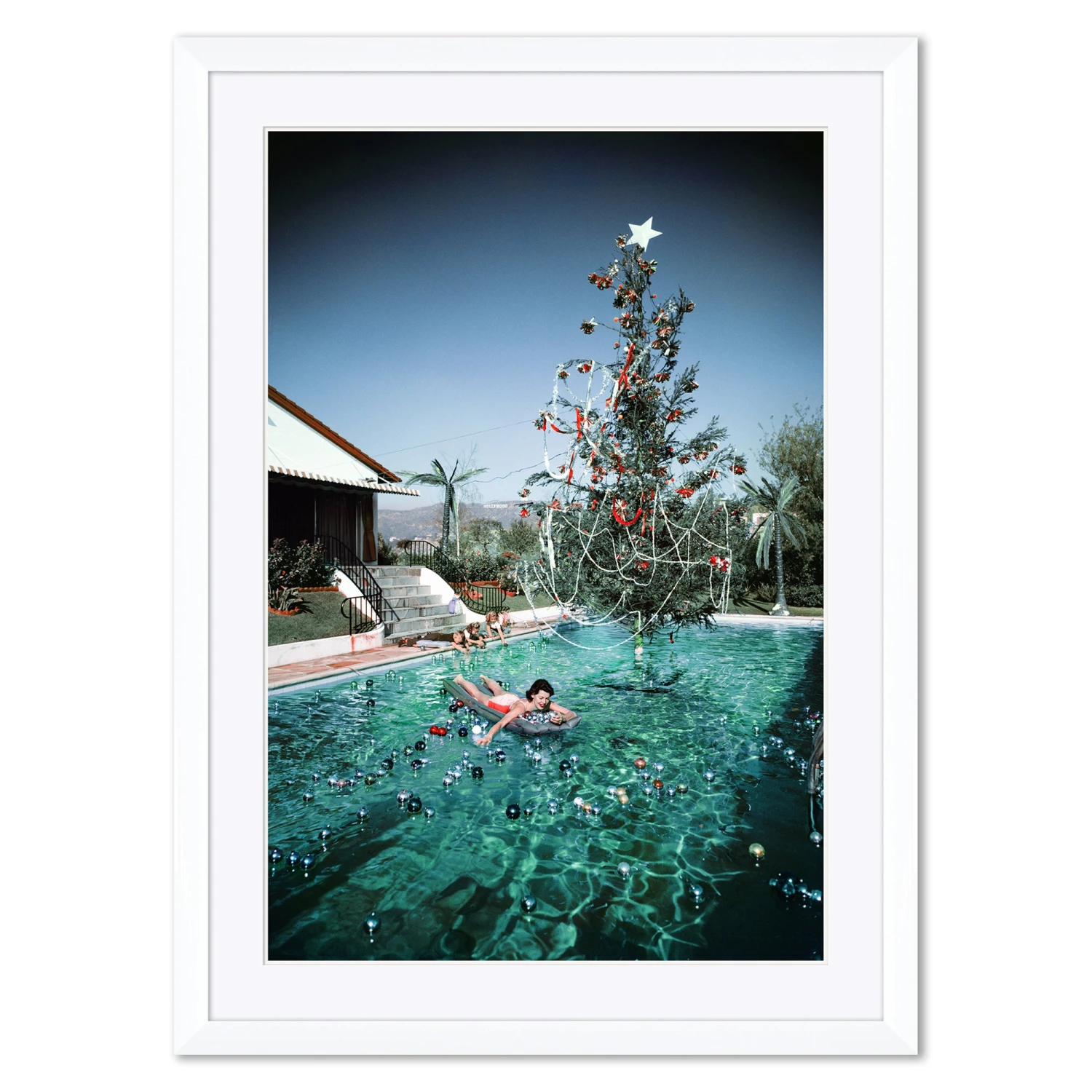 Getty Images ‘Christmas Swim’ By Slim Aarons 3 Getty Images ‘Christmas Swim’ By Slim Aarons