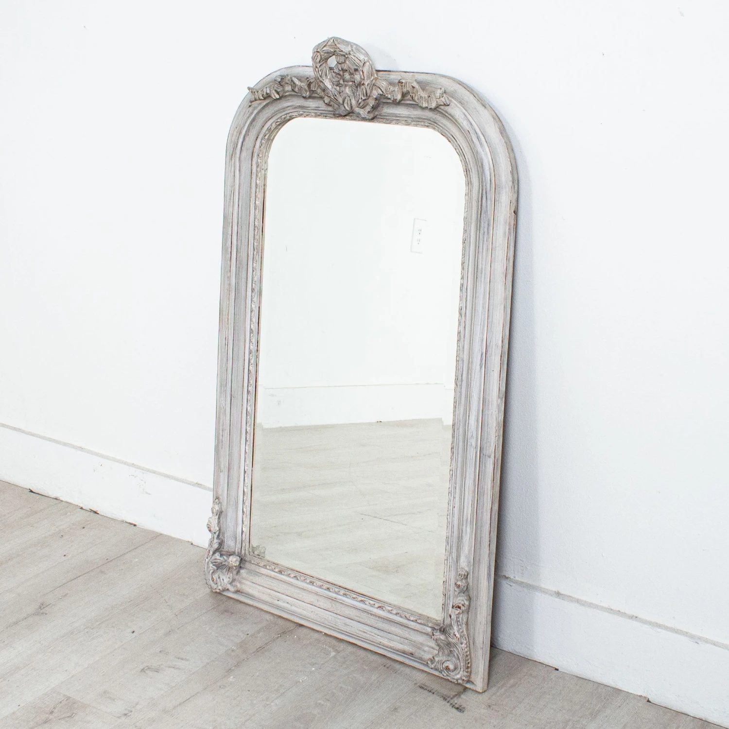 Small Grey Wash Mirror With Decorative Wreath Top 4 Small Grey Wash Mirror With Decorative Wreath Top - Image 2